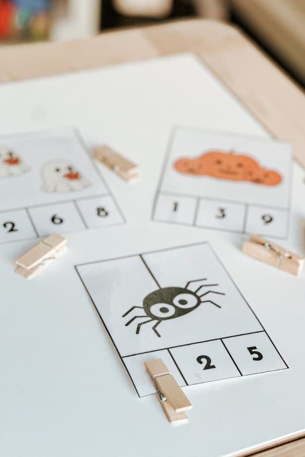 Fun Halloween Clothespin Counting Activity