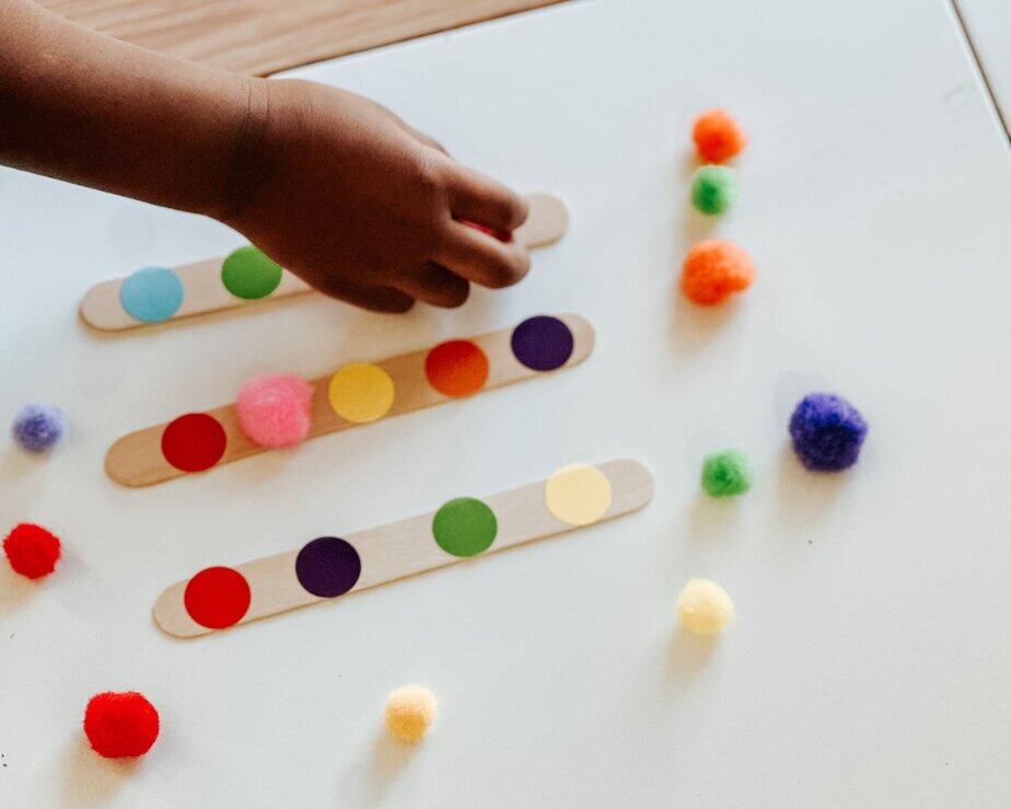 Pom Pom color matching activity for toddlers 